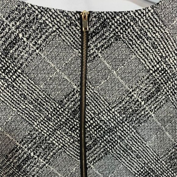 Woman’s sheath dress. Black/white. New condition. Size XL. Back zip. Short sleev - Picture 6 of 8